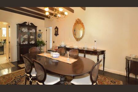 Casa à venda com 261m², 4 quartos e 4 vagas