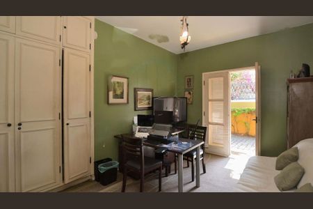 Casa à venda com 261m², 4 quartos e 4 vagas