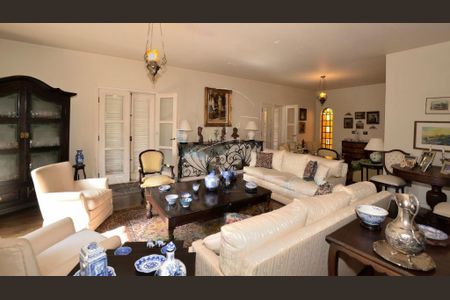 Casa à venda com 261m², 4 quartos e 4 vagas