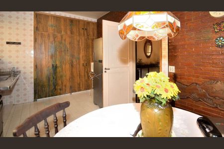 Casa à venda com 261m², 4 quartos e 4 vagas