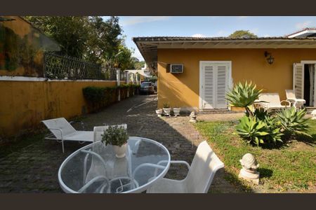 Casa à venda com 261m², 4 quartos e 4 vagas