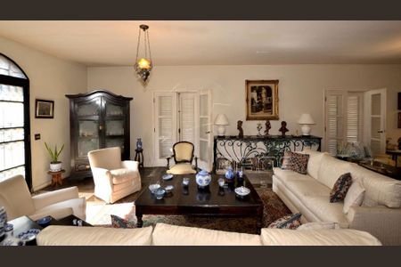 Casa à venda com 261m², 4 quartos e 4 vagas