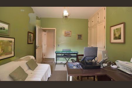 Casa à venda com 261m², 4 quartos e 4 vagas