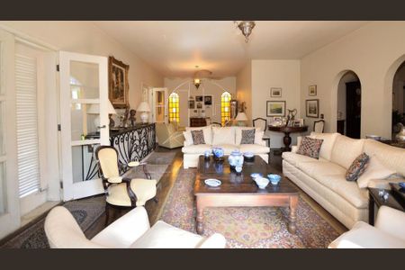 Casa à venda com 261m², 4 quartos e 4 vagas