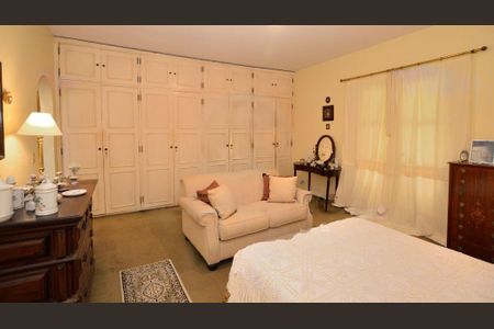 Casa à venda com 261m², 4 quartos e 4 vagas