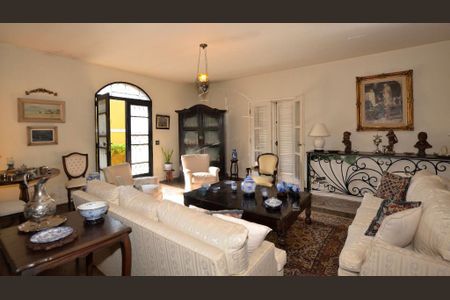 Casa à venda com 4 quartos, 261m² em Alto de Pinheiros, São Paulo