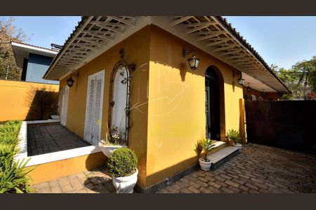 Casa à venda com 261m², 4 quartos e 4 vagas