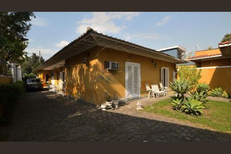 Casa à venda com 261m², 4 quartos e 4 vagas