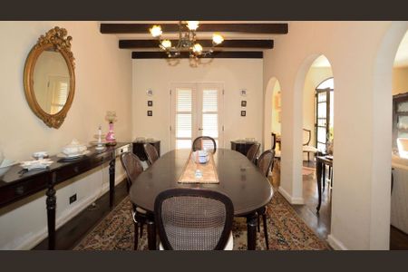 Casa à venda com 261m², 4 quartos e 4 vagas