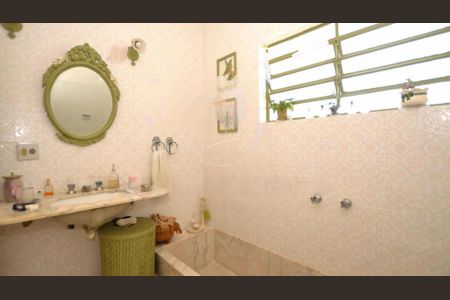 Casa à venda com 261m², 4 quartos e 4 vagas