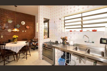 Casa à venda com 261m², 4 quartos e 4 vagas