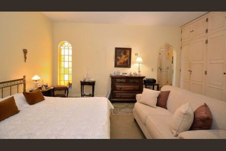 Casa à venda com 261m², 4 quartos e 4 vagas