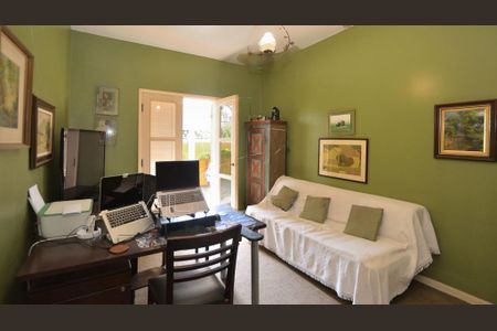 Casa à venda com 261m², 4 quartos e 4 vagas