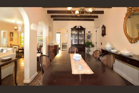 Casa à venda com 261m², 4 quartos e 4 vagas