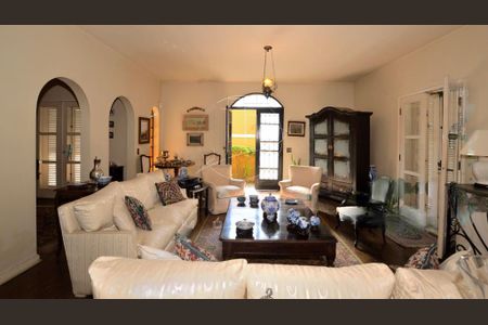 Casa à venda com 261m², 4 quartos e 4 vagas