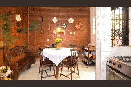 Casa à venda com 261m², 4 quartos e 4 vagas