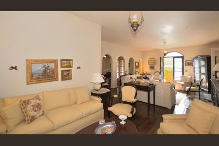 Casa à venda com 261m², 4 quartos e 4 vagas