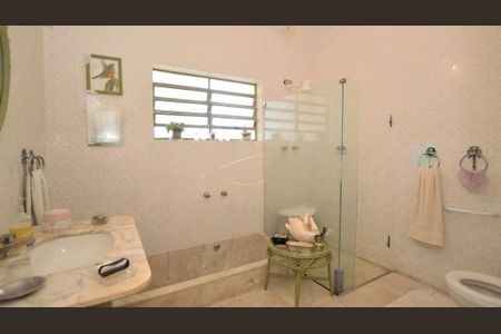 Casa à venda com 261m², 4 quartos e 4 vagas