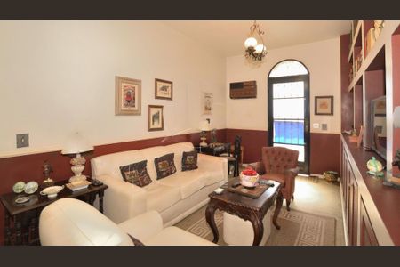 Casa à venda com 261m², 4 quartos e 4 vagas