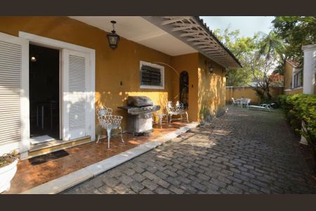 Casa à venda com 261m², 4 quartos e 4 vagas