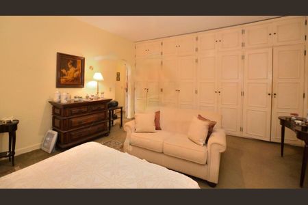 Casa à venda com 261m², 4 quartos e 4 vagas