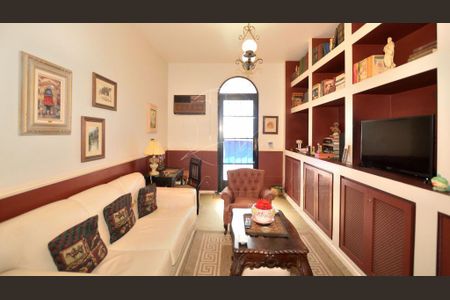 Casa à venda com 261m², 4 quartos e 4 vagas