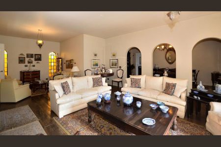 Casa à venda com 261m², 4 quartos e 4 vagas