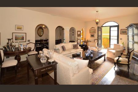 Casa à venda com 261m², 4 quartos e 4 vagas