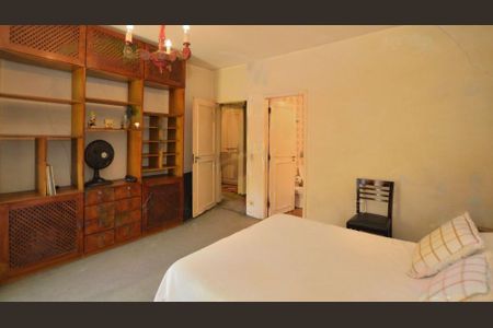 Casa à venda com 261m², 4 quartos e 4 vagas