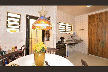 Casa à venda com 261m², 4 quartos e 4 vagas