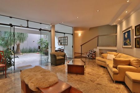 Casa para alugar com 360m², 3 quartos e 4 vagasSala