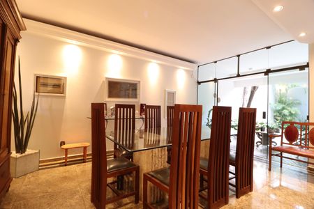 Casa para alugar com 360m², 3 quartos e 4 vagasSala