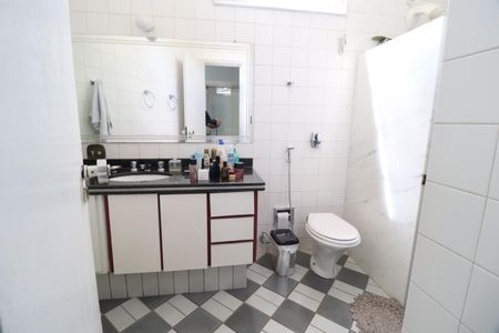 Casa para alugar com 360m², 3 quartos e 4 vagasBanheiro Social