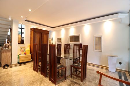 Casa para alugar com 360m², 3 quartos e 4 vagasSala