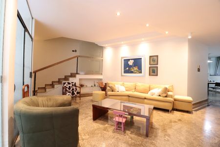 Casa para alugar com 360m², 3 quartos e 4 vagasSala