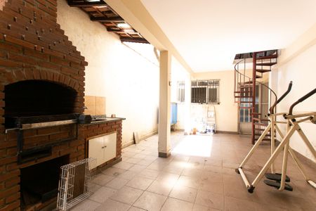 Casa à venda com 182m², 3 quartos e 2 vagas Casa à venda com 182m², 3 quartos e 2 vagasQuintal