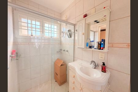 Casa à venda com 200m², 3 quartos e 2 vagasBanheiro da Suíte