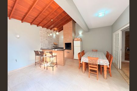 Casa à venda com 200m², 3 quartos e 2 vagasÁrea gourmet