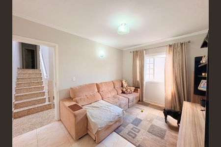 Casa à venda com 200m², 3 quartos e 2 vagasSala