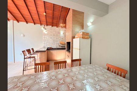 Casa à venda com 200m², 3 quartos e 2 vagasÁrea gourmet