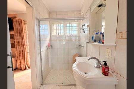 Casa à venda com 200m², 3 quartos e 2 vagasBanheiro da Suíte