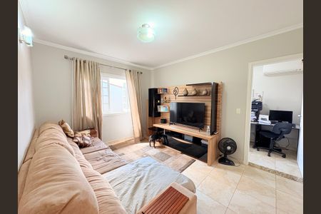 Casa à venda com 200m², 3 quartos e 2 vagasSala