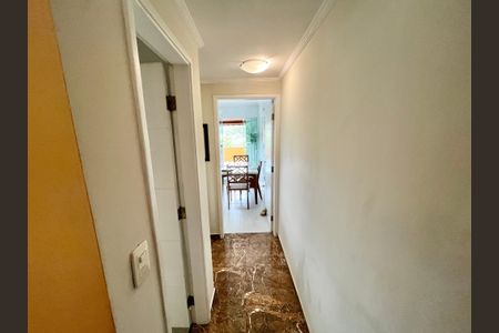 Casa à venda com 140m², 3 quartos e 2 vagas Casa à venda com 140m², 3 quartos e 2 vagasCorredor