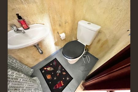 Casa à venda com 140m², 3 quartos e 2 vagas Casa à venda com 140m², 3 quartos e 2 vagasBanheiro 2