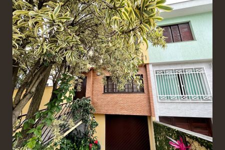 Casa à venda com 140m², 3 quartos e 2 vagas Casa à venda com 140m², 3 quartos e 2 vagasFachada