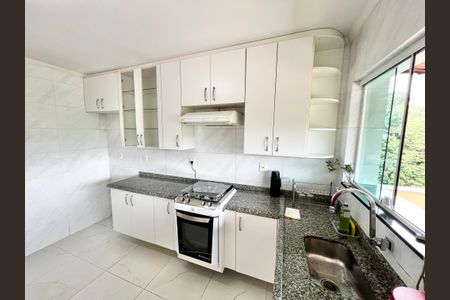 Casa à venda com 140m², 3 quartos e 2 vagas Casa à venda com 140m², 3 quartos e 2 vagasCozinha