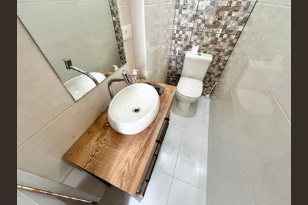 Casa à venda com 140m², 3 quartos e 2 vagas Casa à venda com 140m², 3 quartos e 2 vagasBanheiro da Suíte