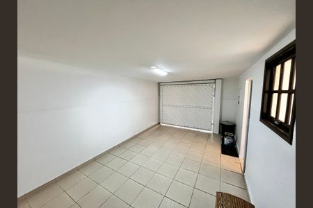 Casa à venda com 140m², 3 quartos e 2 vagas Casa à venda com 140m², 3 quartos e 2 vagasGaragem