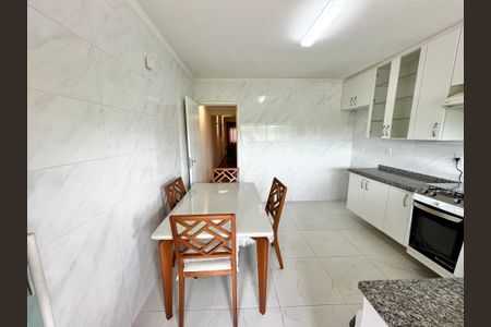 Casa à venda com 140m², 3 quartos e 2 vagas Casa à venda com 140m², 3 quartos e 2 vagasCozinha