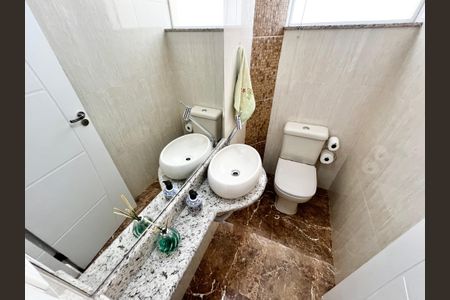 Casa à venda com 140m², 3 quartos e 2 vagas Casa à venda com 140m², 3 quartos e 2 vagasLavabo